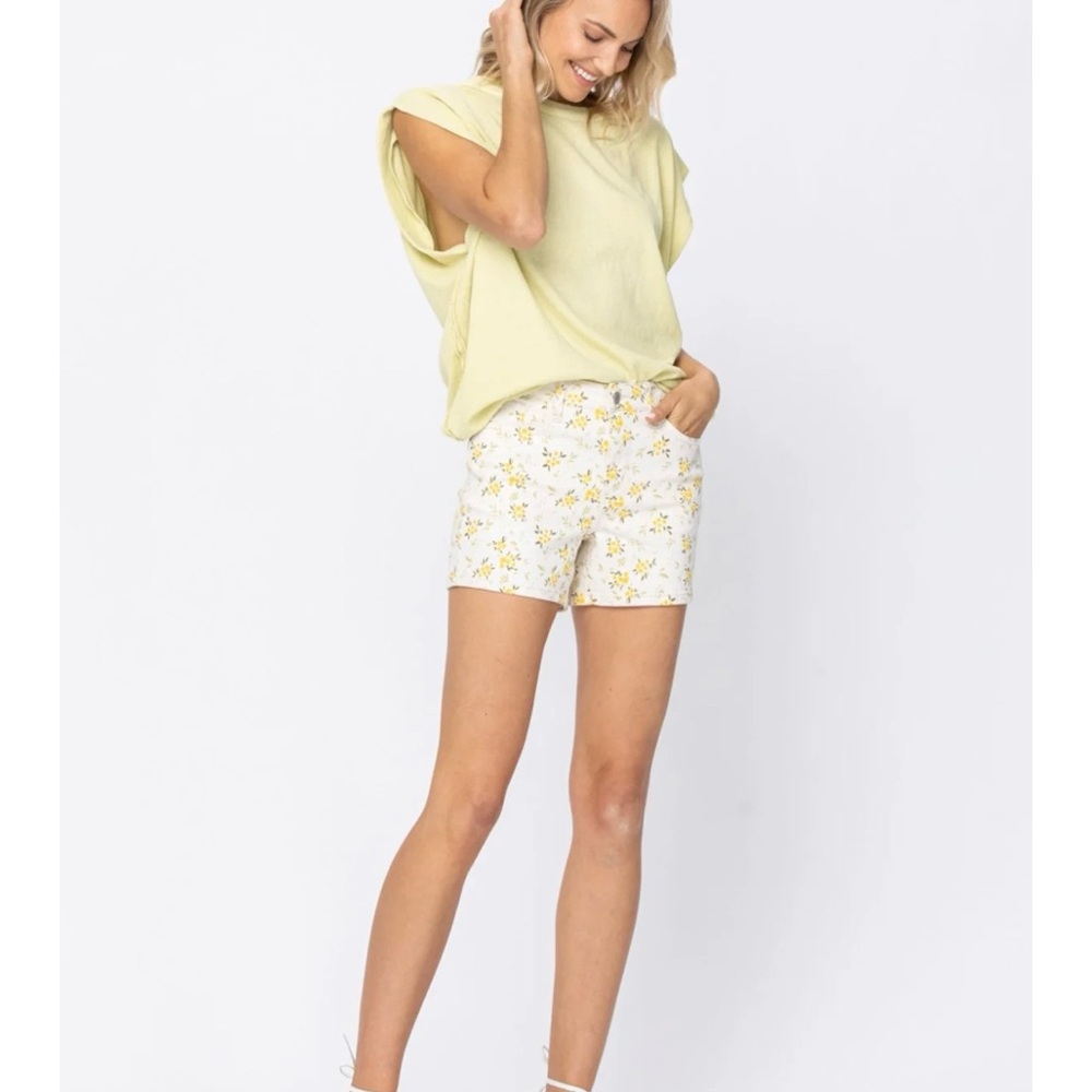 Judy Blue Floral Spring/ Summer White Women's Shorts